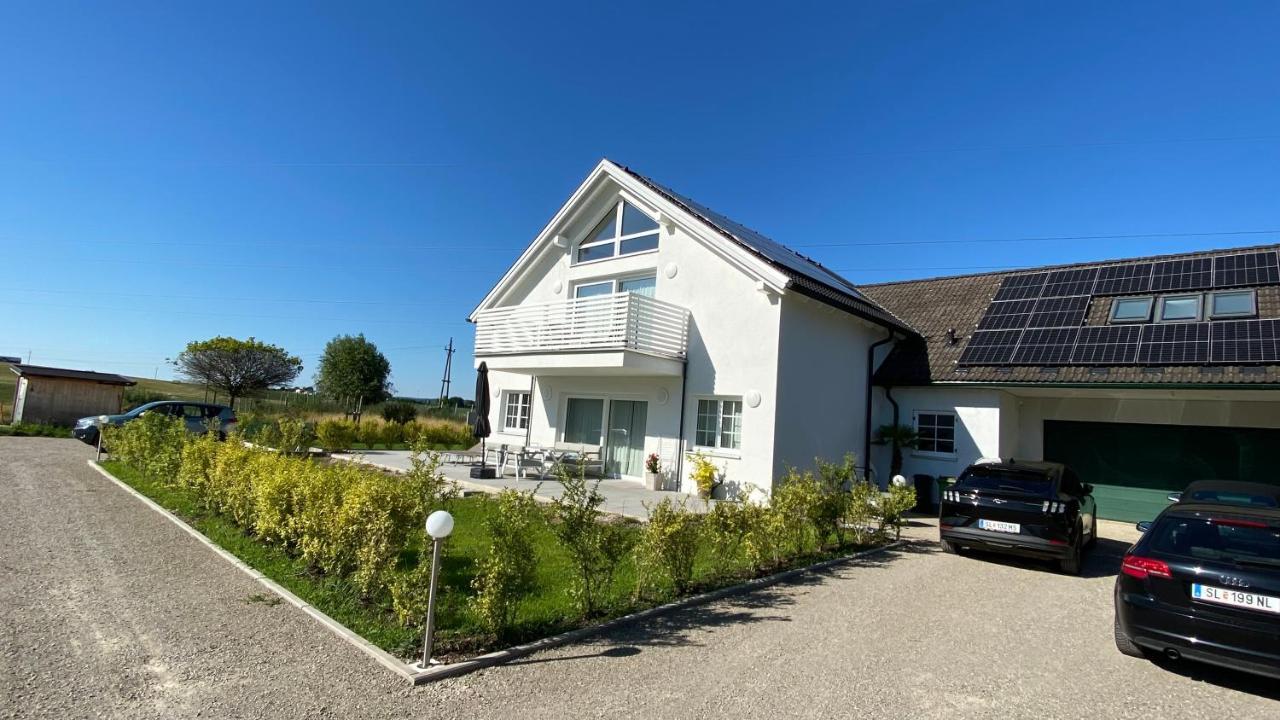 Ferienwohnung Mit Garten Straßwalchen Exterior foto